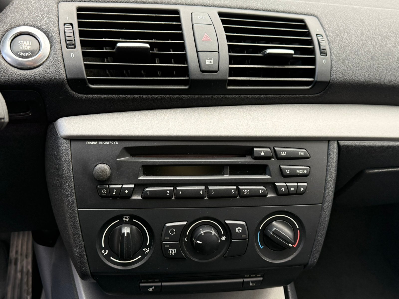 BMW 118d *SCHECKHEFT *TÜV *KLIMA