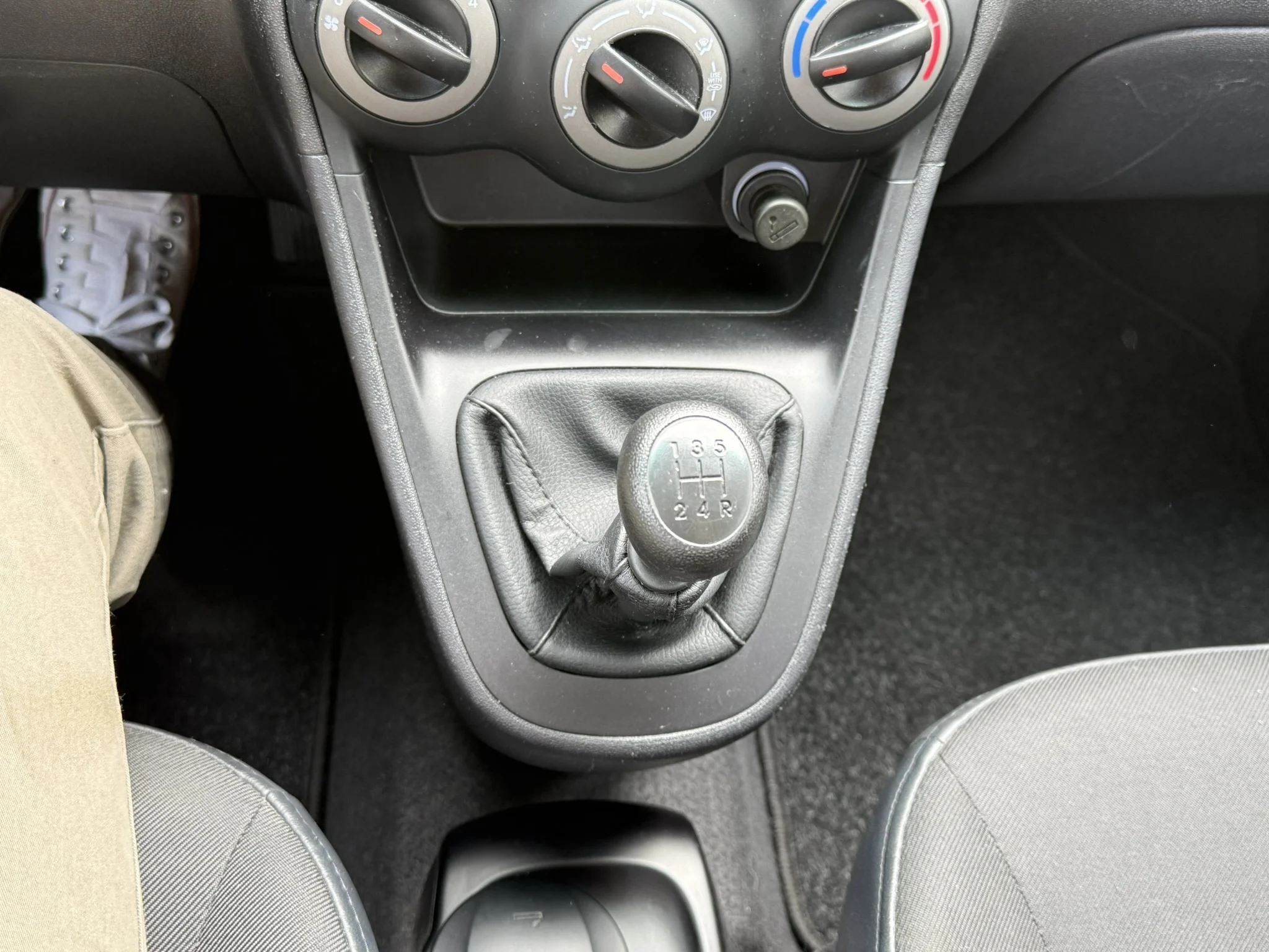 Hyundai i10 1.1 *TÜV NEU *SCHECKHEFT, Ansicht 13